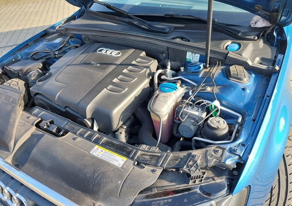 Audi A4 cena 42000 przebieg: 175000, rok produkcji 2011 z Kwidzyn małe 407